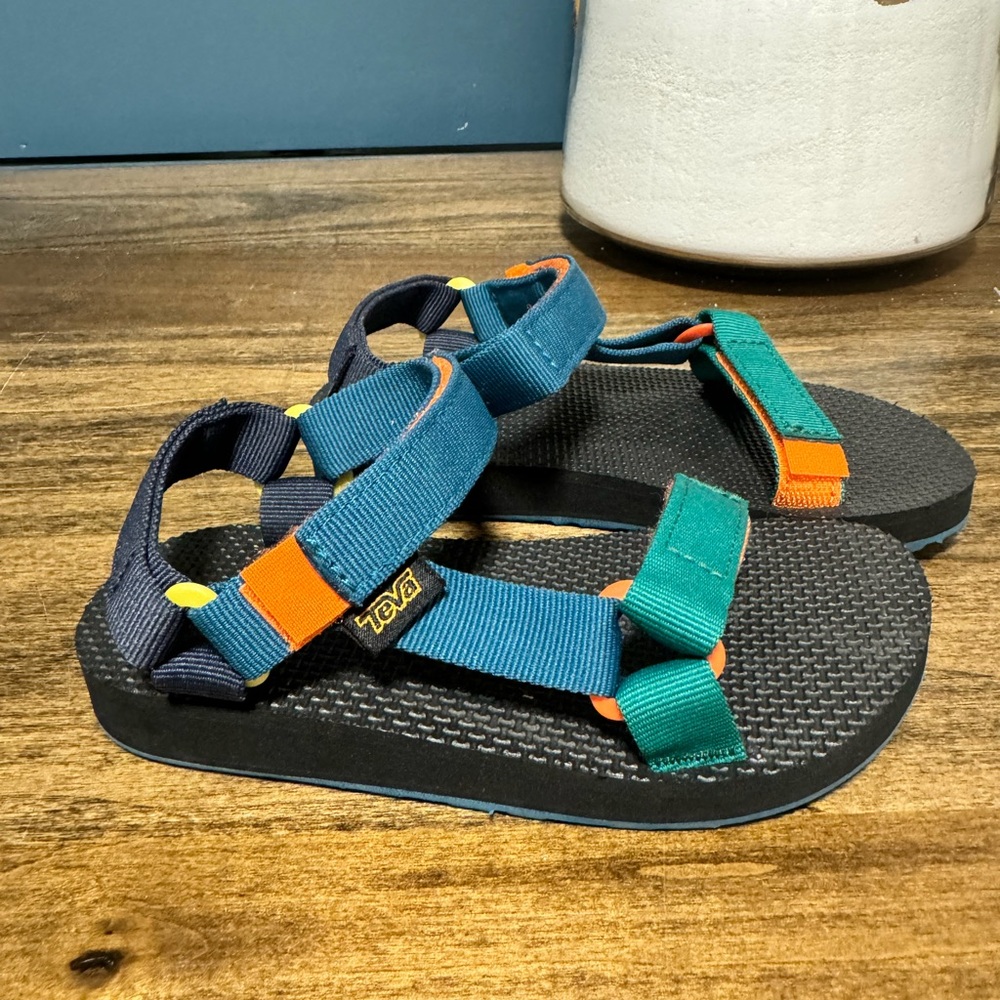 Children’s Teva sandal size 13, unisex